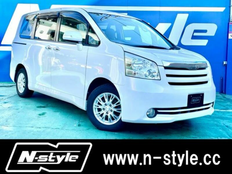 TOYOTA NOAH