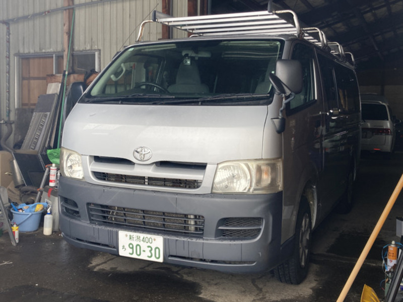 TOYOTA HIACE VAN