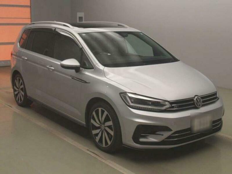 VOLKSWAGEN GOLF TOURAN