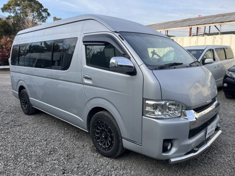 TOYOTA HIACE