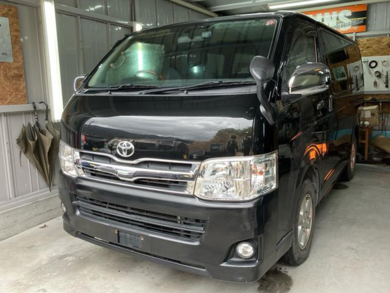 TOYOTA HIACE VAN