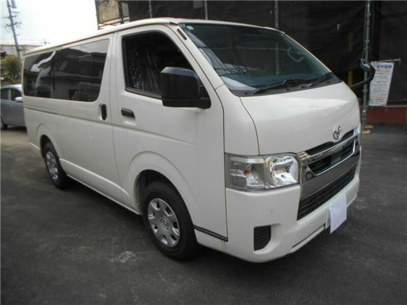 TOYOTA HIACE