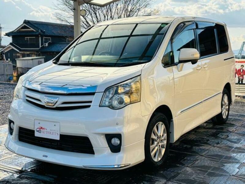 TOYOTA NOAH