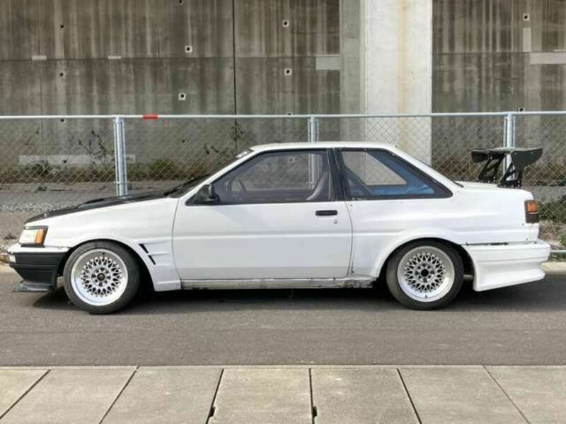 COROLLA LEVIN