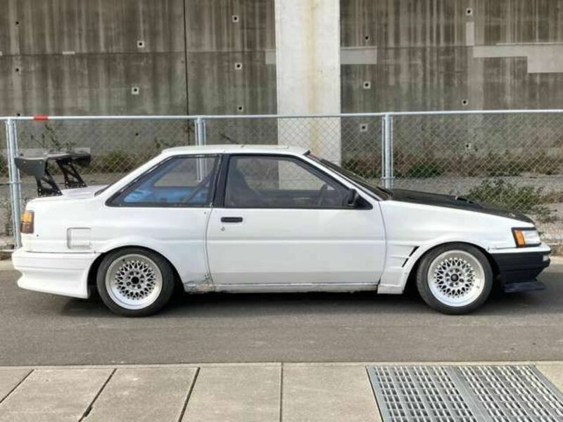 COROLLA LEVIN