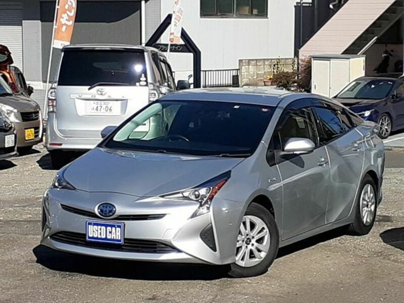 TOYOTA PRIUS