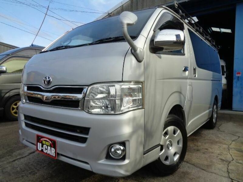 TOYOTA HIACE VAN