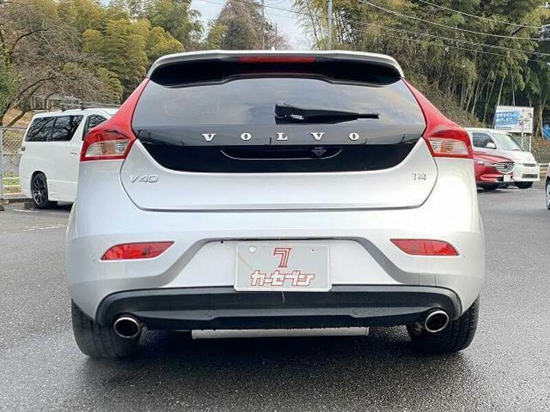 V40