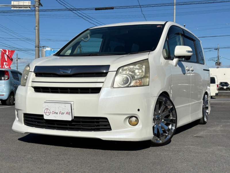 TOYOTA NOAH