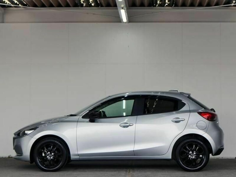 MAZDA2