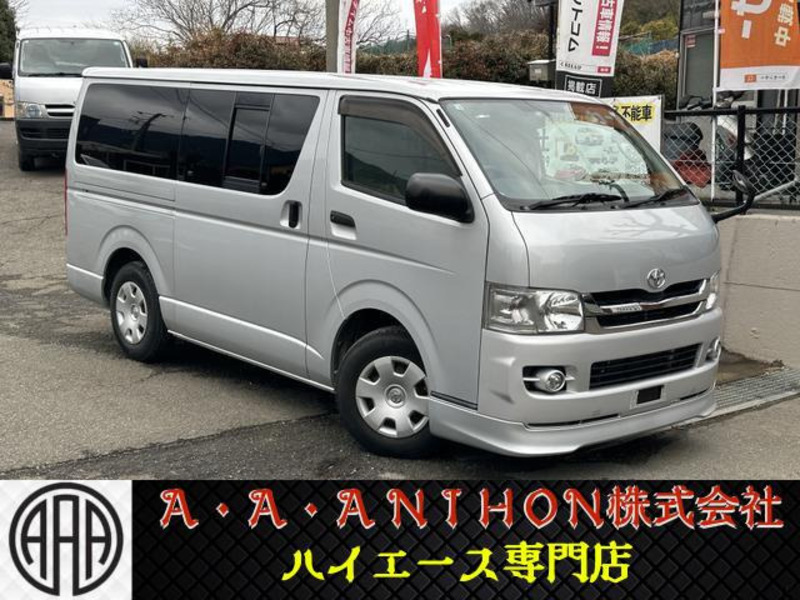 TOYOTA HIACE VAN