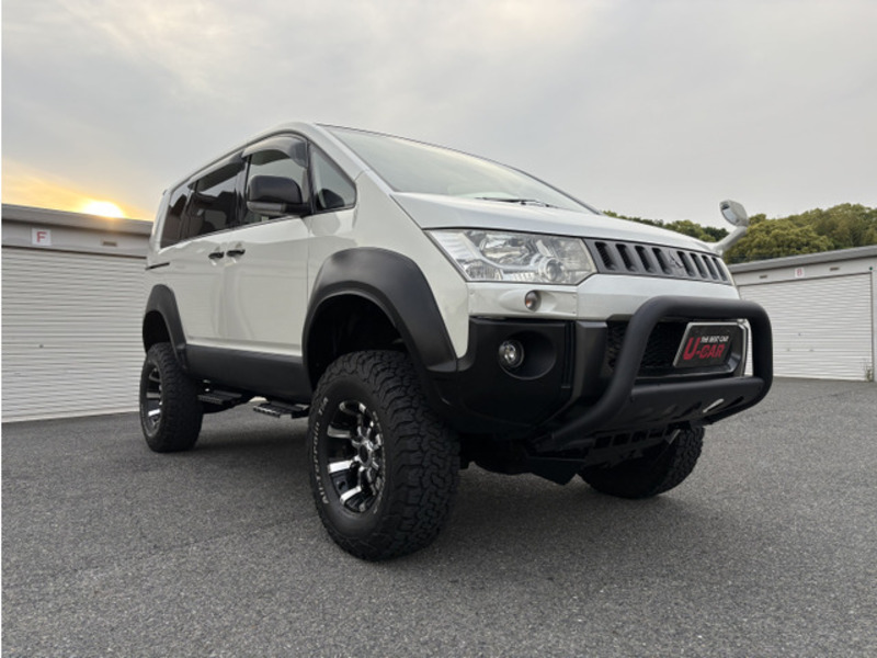 MITSUBISHI　DELICA D5