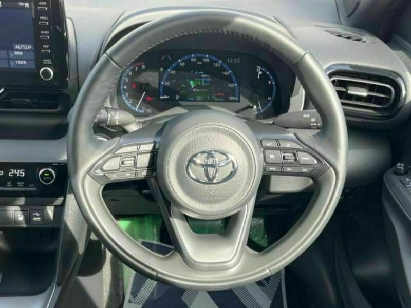 YARIS CROSS