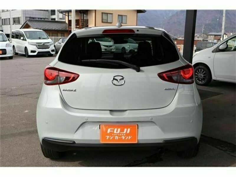 MAZDA2