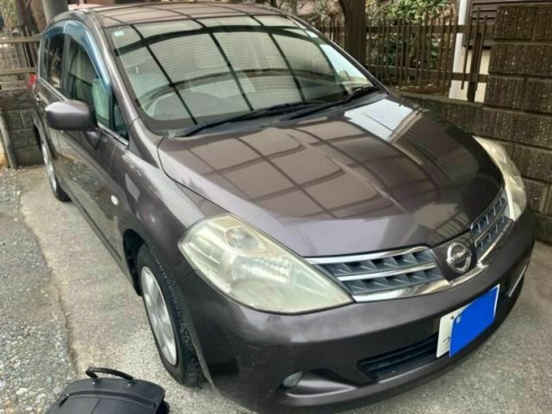 NISSAN TIIDA