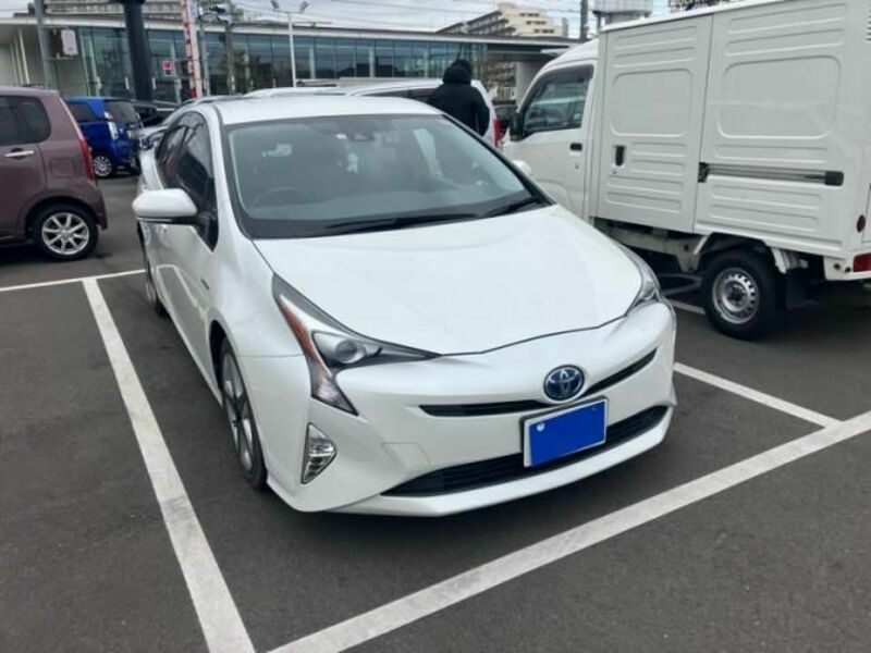 TOYOTA PRIUS