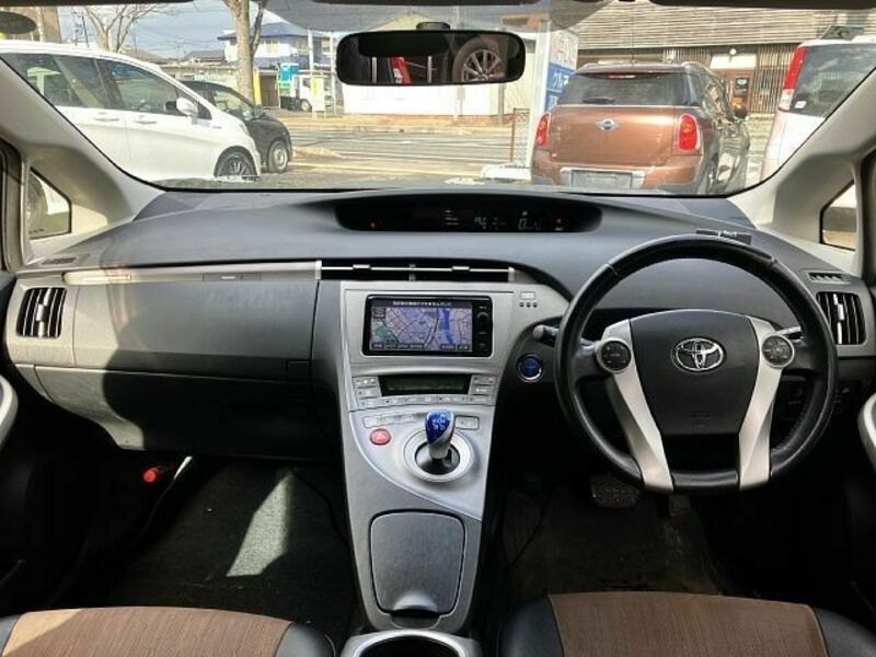 PRIUS PHV