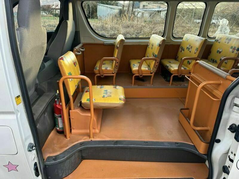 HIACE COMMUTER