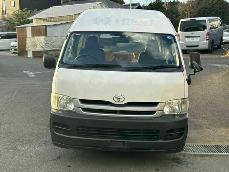 HIACE COMMUTER