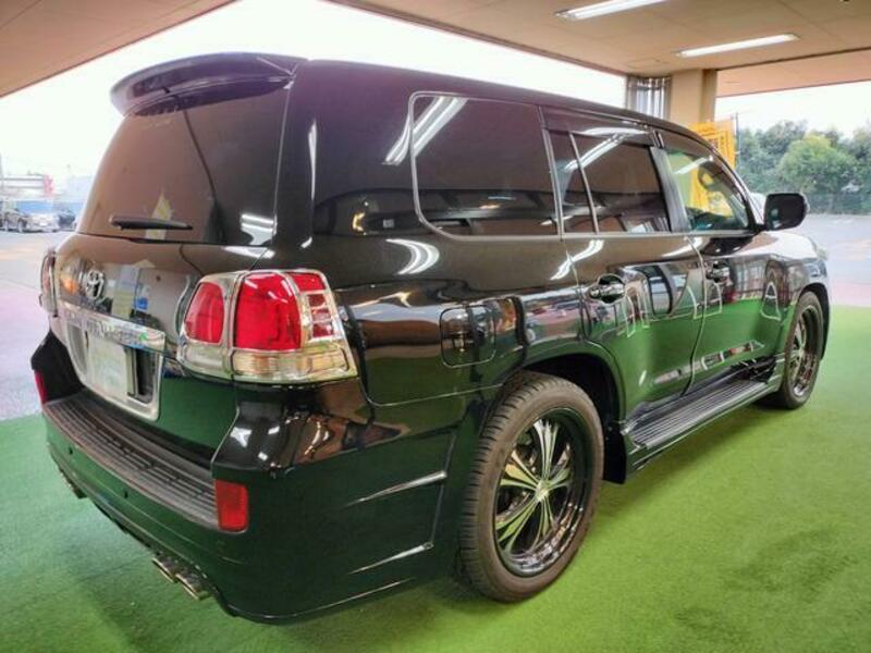 LAND CRUISER