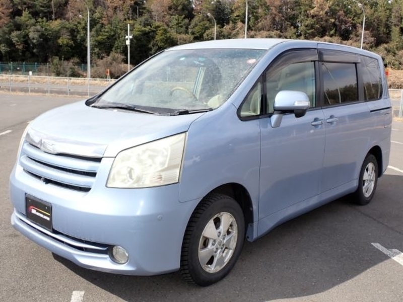 TOYOTA NOAH