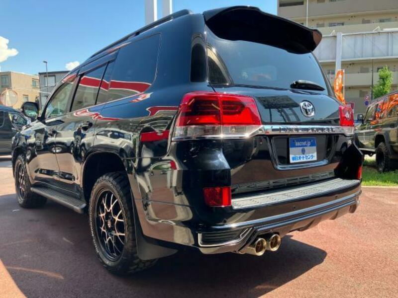 LAND CRUISER