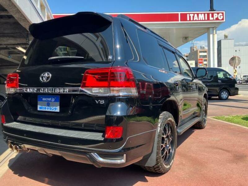 LAND CRUISER
