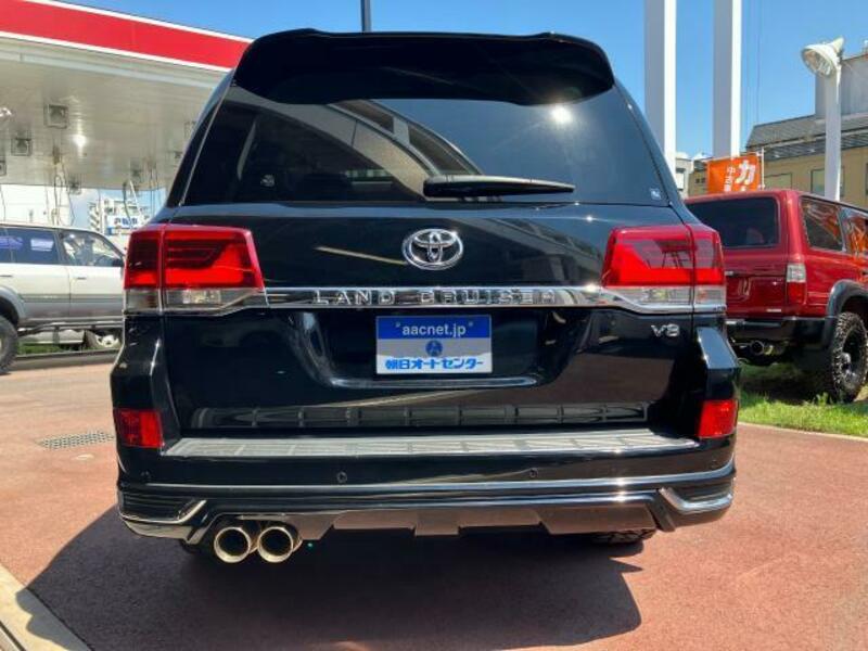 LAND CRUISER