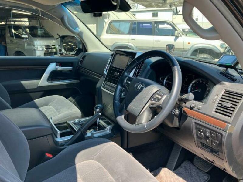 LAND CRUISER