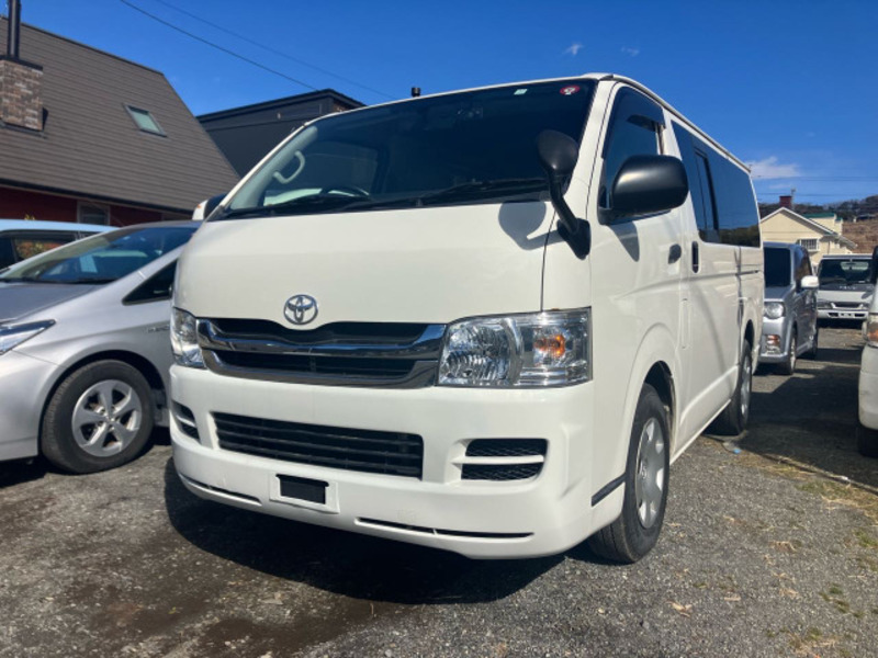 TOYOTA HIACE VAN