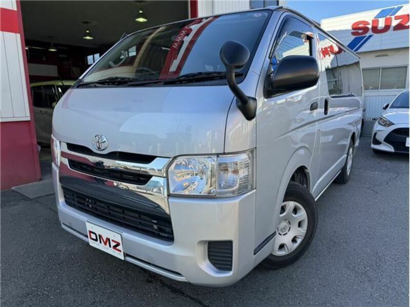 TOYOTA HIACE