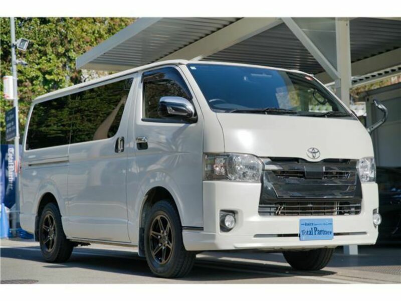 TOYOTA HIACE