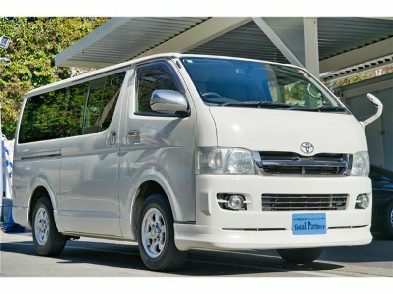 TOYOTA HIACE VAN