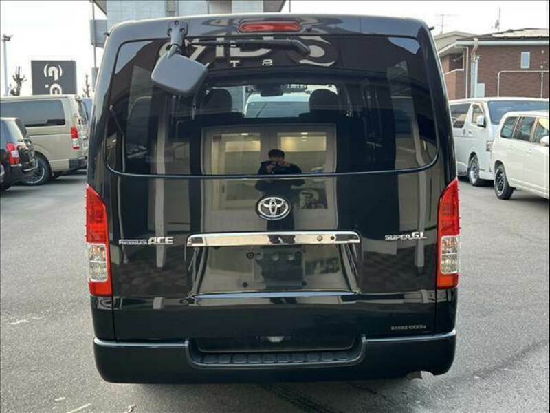 HIACE VAN