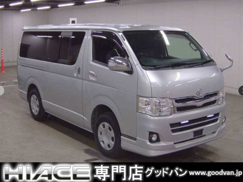 TOYOTA HIACE VAN