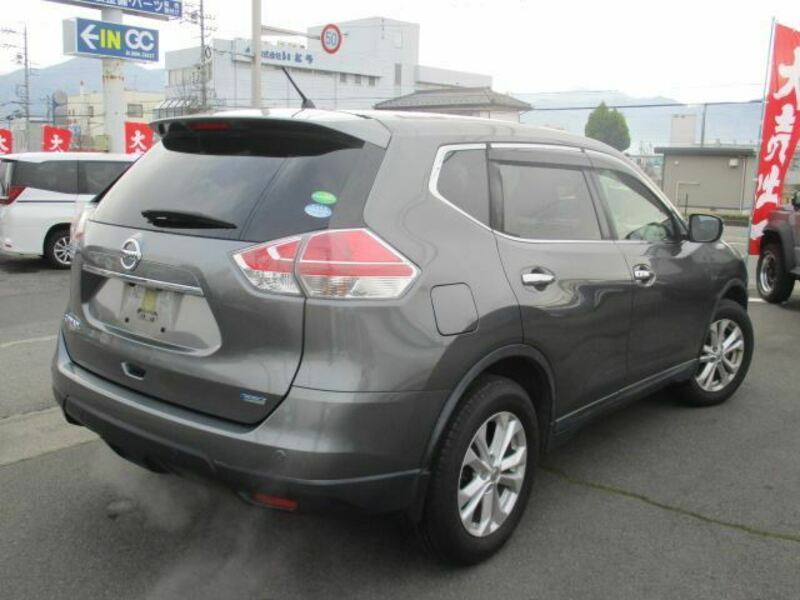 X-TRAIL