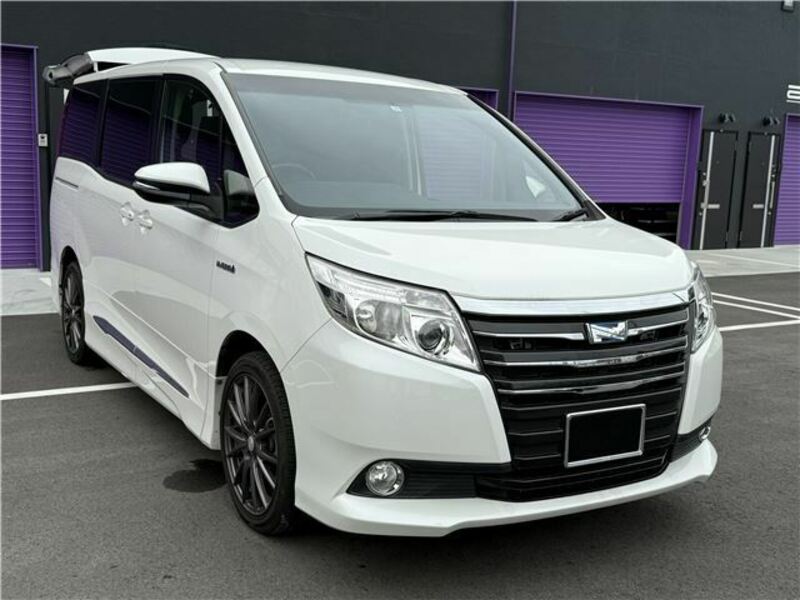 TOYOTA NOAH