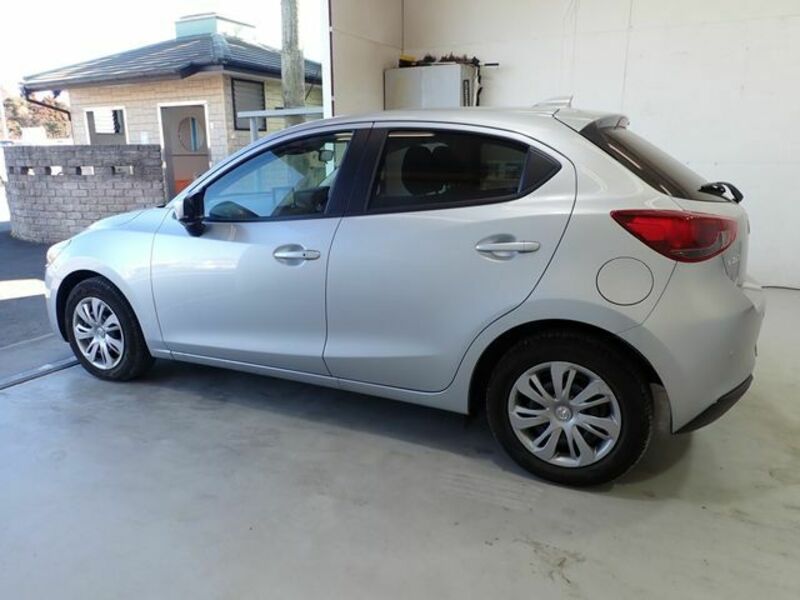 MAZDA2