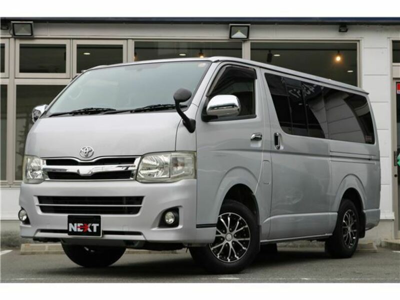 TOYOTA HIACE