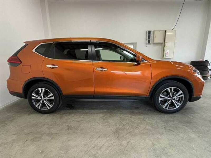 X-TRAIL