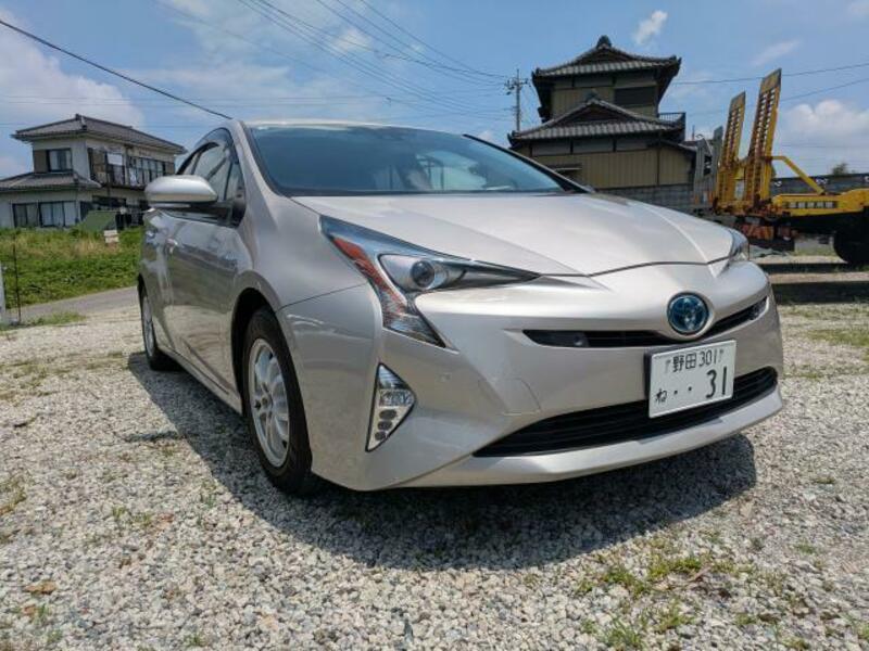 TOYOTA PRIUS