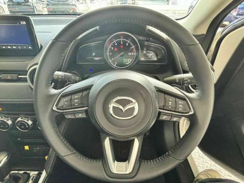 MAZDA2