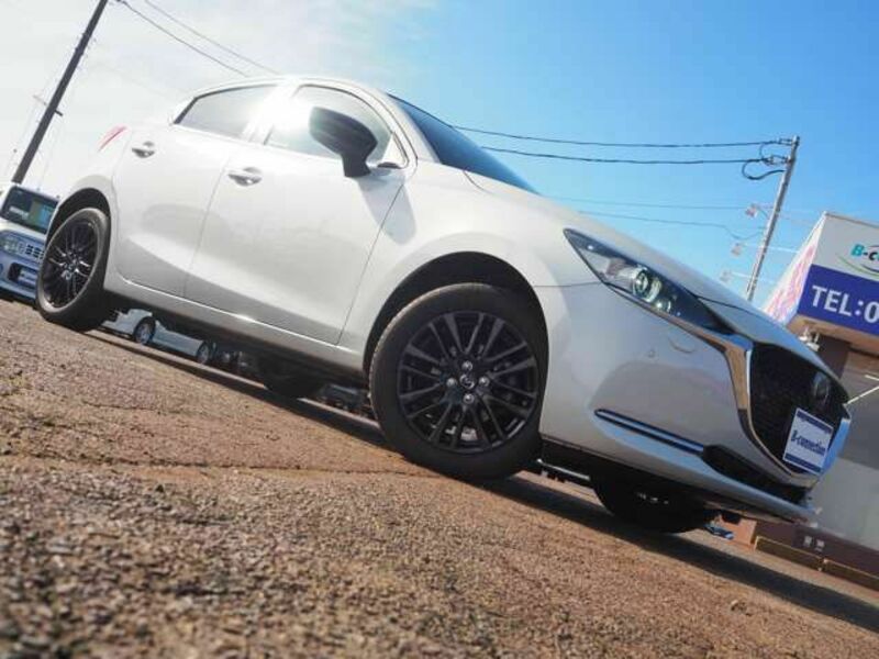 MAZDA2