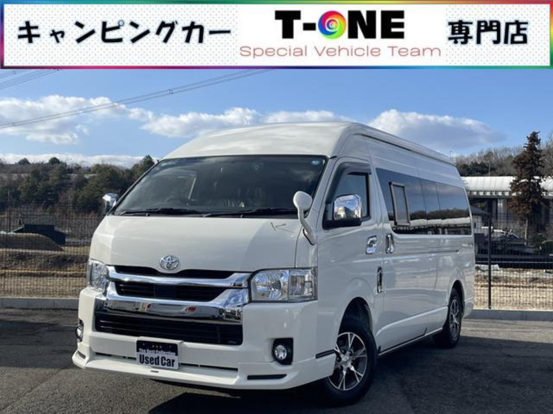 TOYOTA HIACE VAN