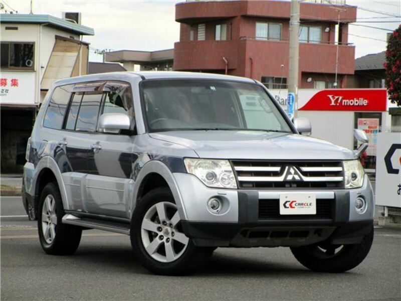 MITSUBISHI PAJERO