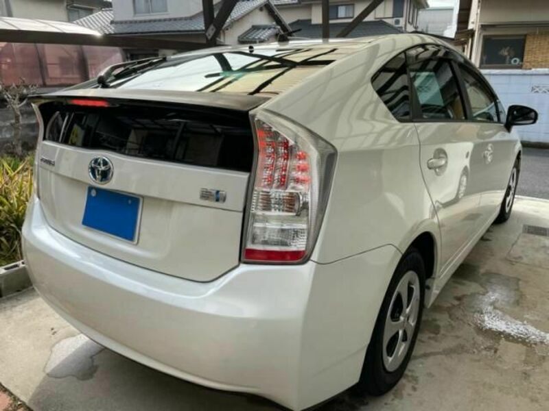 PRIUS-3