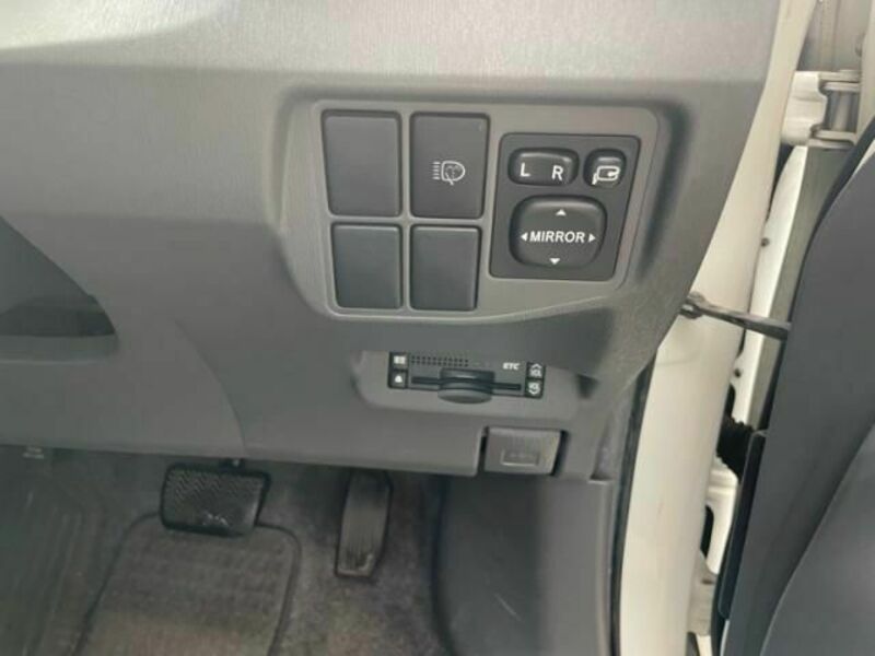 PRIUS-11