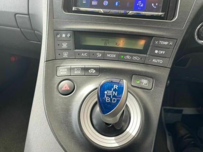 PRIUS-16