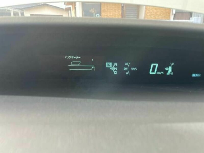 PRIUS-17