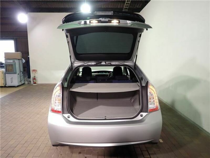 PRIUS PHV